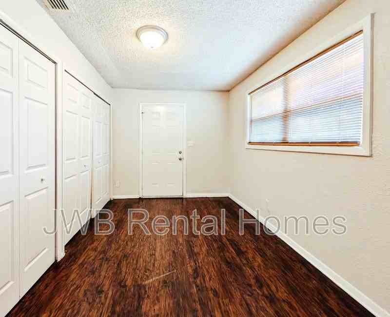 6735 Miss Muffet Ln N - Photo 5 of 14