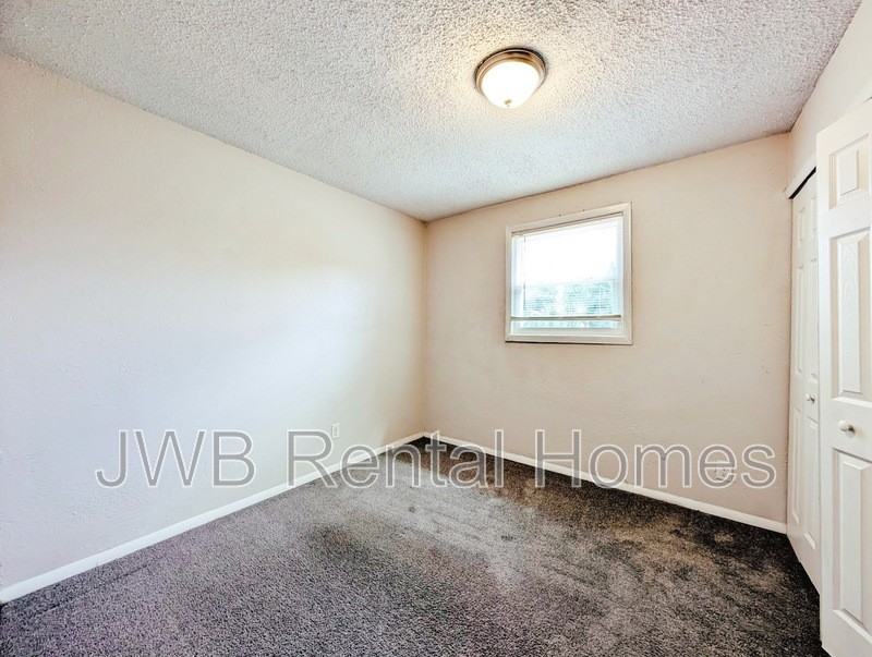 6735 Miss Muffet Ln N - Photo 6 of 14