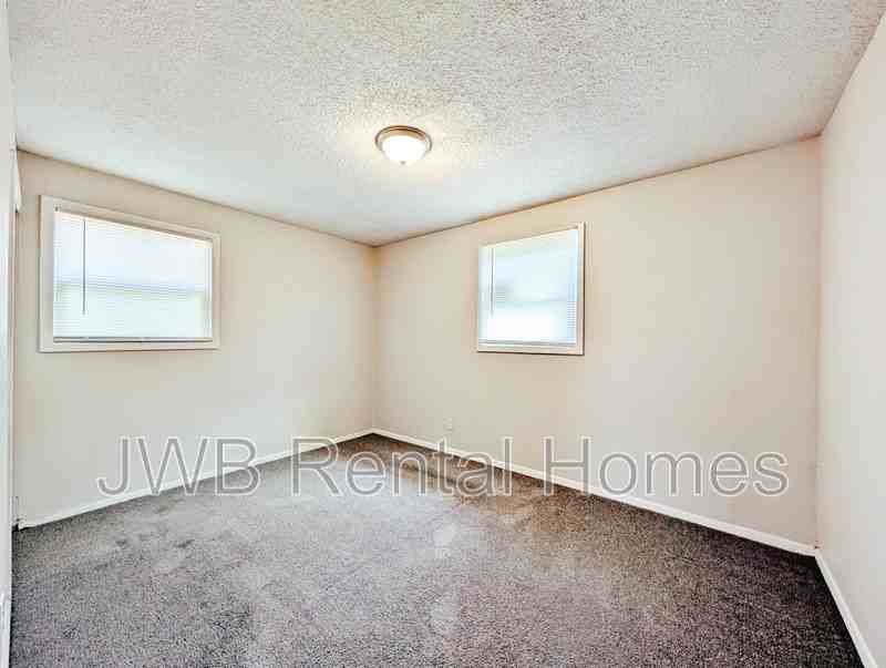 6735 Miss Muffet Ln N - Photo 7 of 14