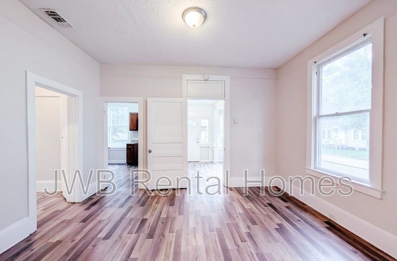 3401 N Pearl St - Photo 4 of 16