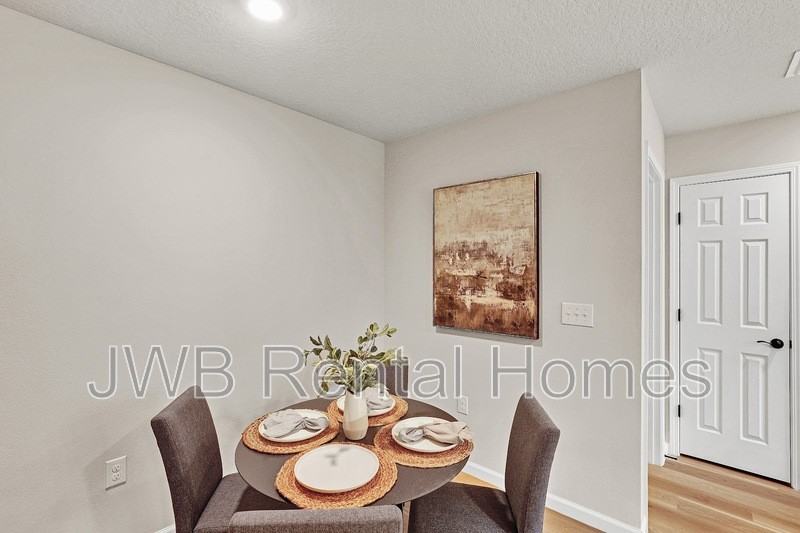 2356 Brooklyn Rd - Photo 6 of 23
