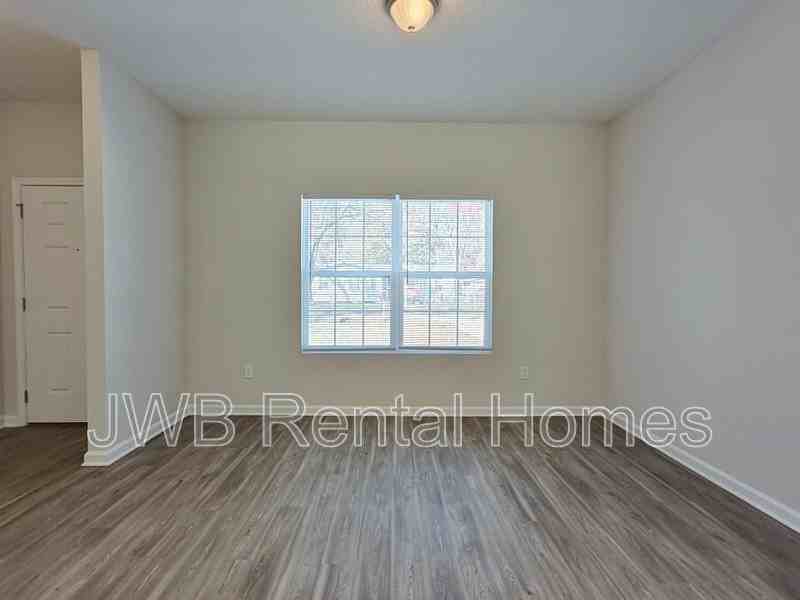 14067 Hollings St - Photo 4 of 11