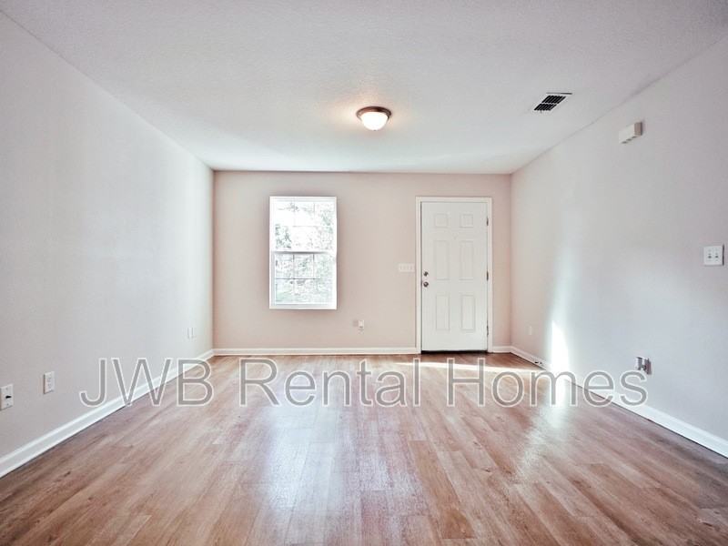 1139 Glencarin St - Photo 6 of 11