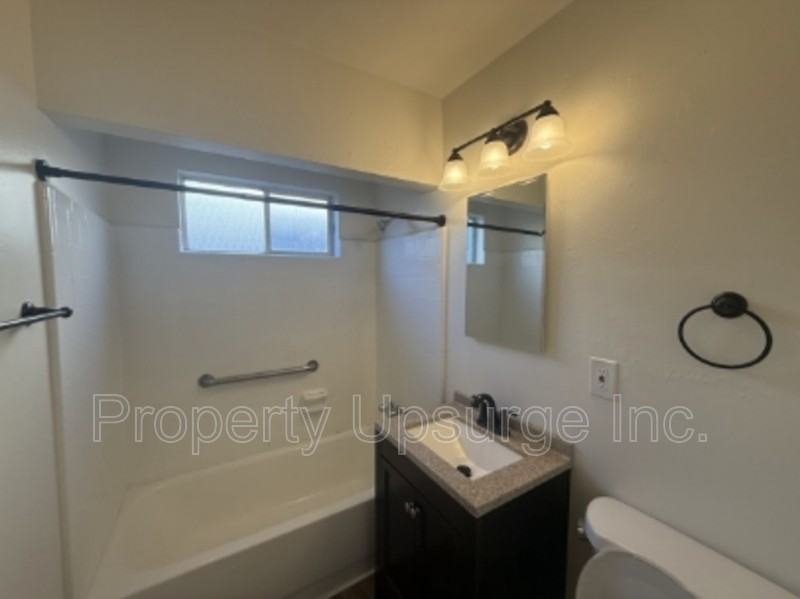 1558 Bridge St #7 - Photo 4 of 14