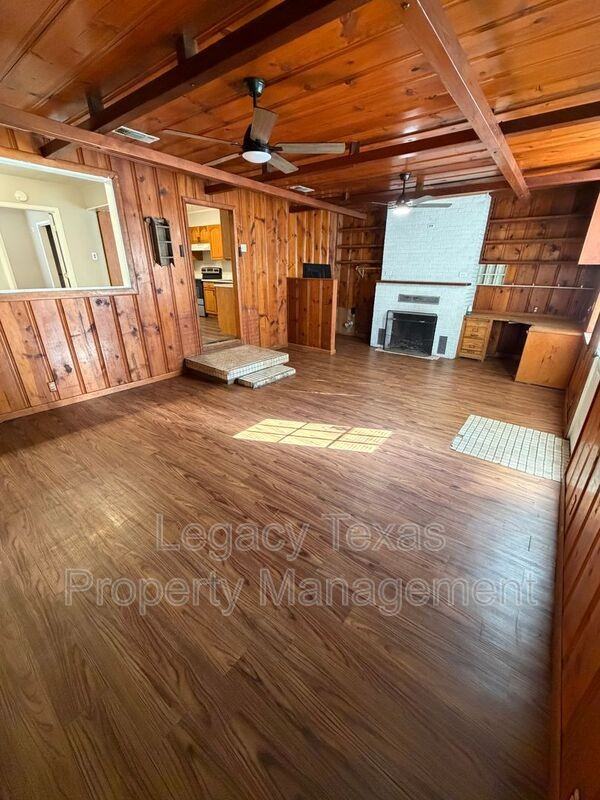425 Turner St - Photo 2 of 16