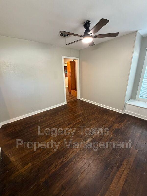 425 Turner St - Photo 6 of 16