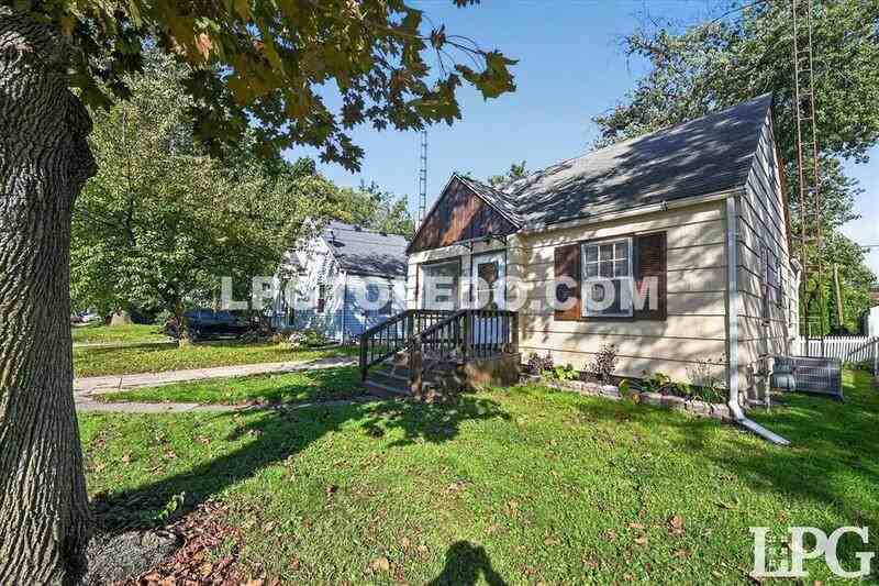 3610 Burton Ave - Photo 3 of 33