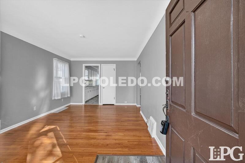 3610 Burton Ave - Photo 5 of 33
