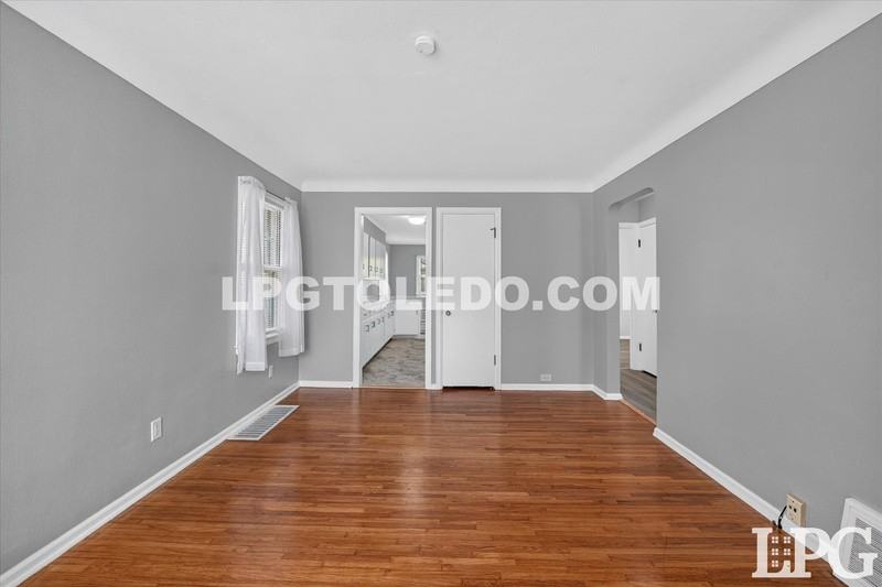 3610 Burton Ave - Photo 7 of 33