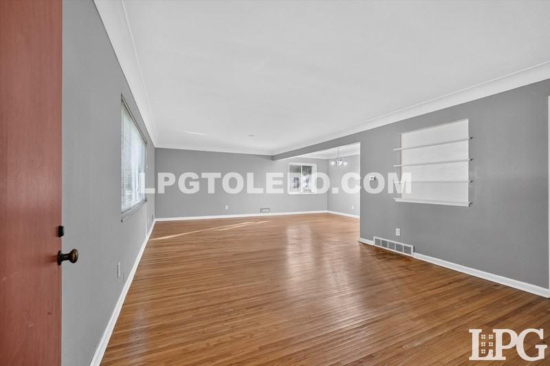 2139 Collinway St - Photo 7 of 32