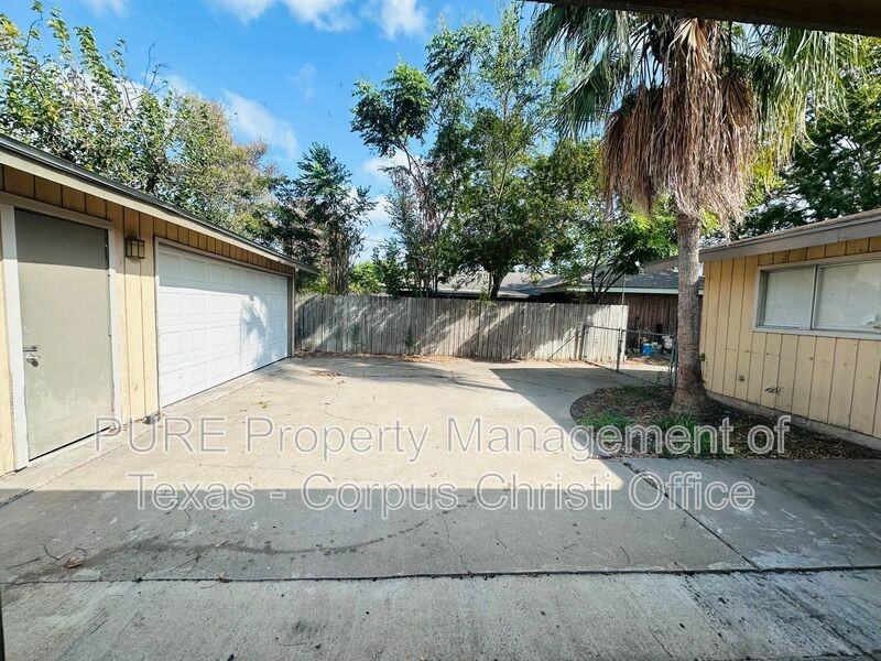 3842 Tiger Ln - Photo 3 of 13