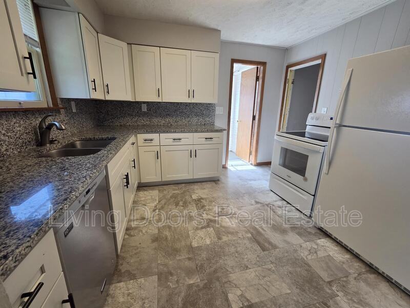 1445 Plum St - Photo 2 of 22