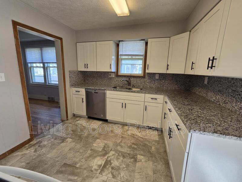 1445 Plum St - Photo 3 of 22