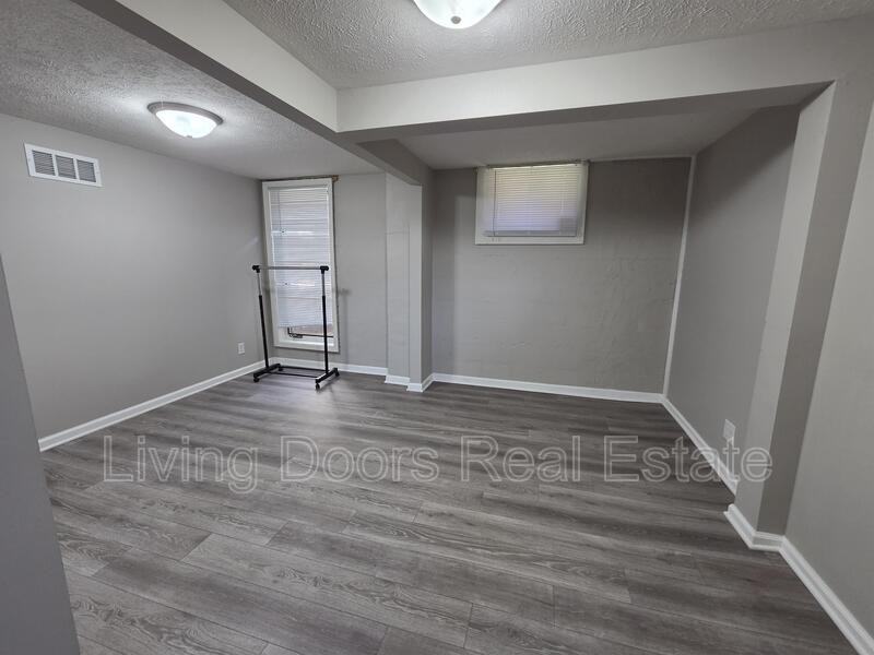 1445 Plum St - Photo 4 of 22