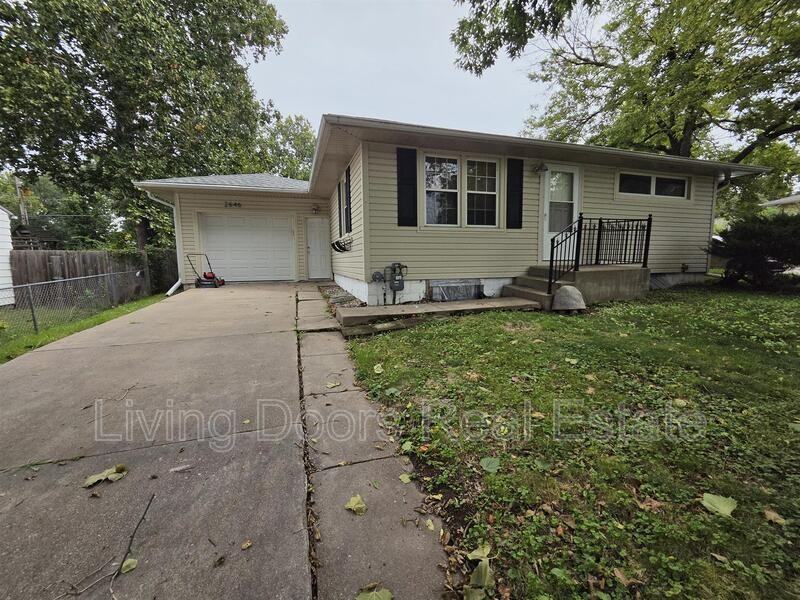 2646 S 38th St - Photo 2 of 11