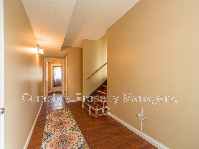 1716 Gateway Dr - Photo 4 of 21