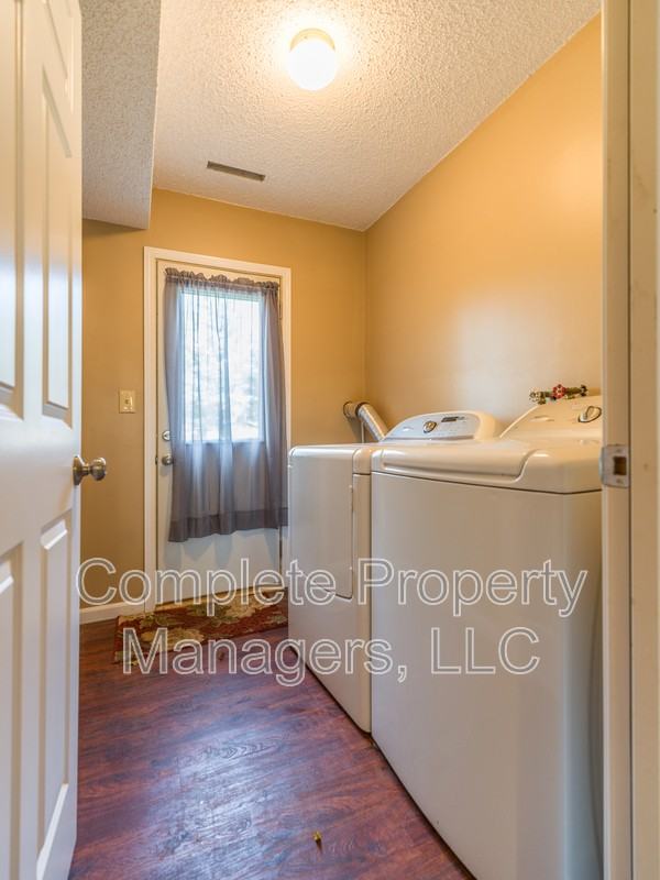 1716 Gateway Dr - Photo 5 of 21