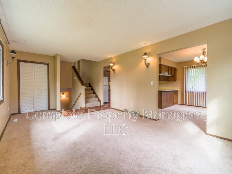 1716 Gateway Dr - Photo 6 of 21