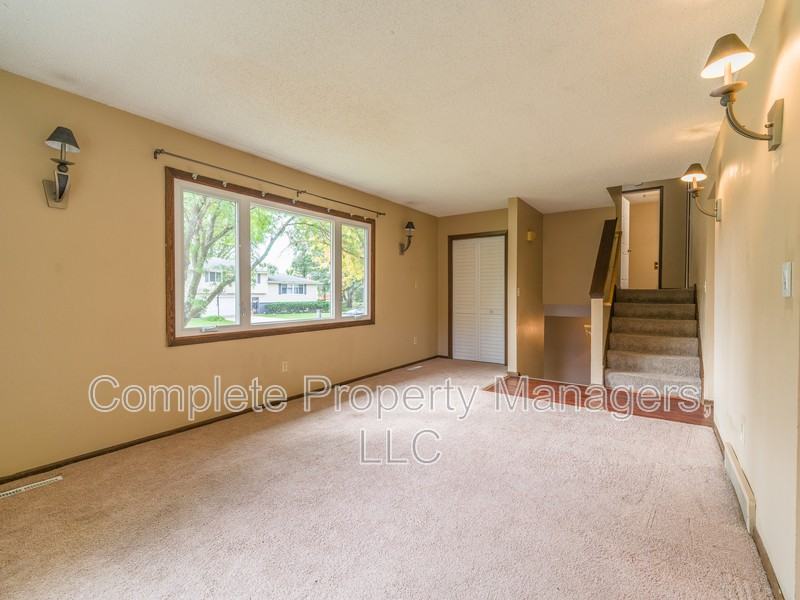 1716 Gateway Dr - Photo 7 of 21