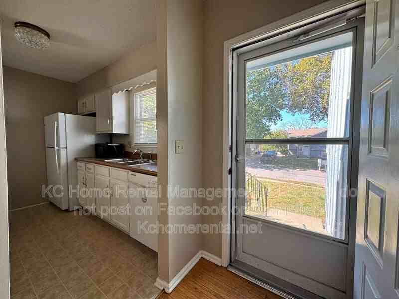 6317 Hallet St - Photo 4 of 23