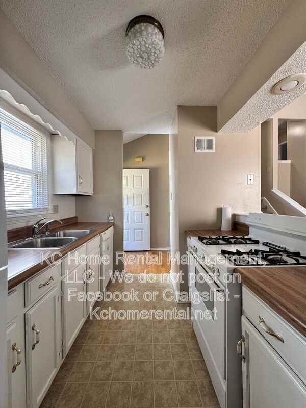 6317 Hallet St - Photo 6 of 23