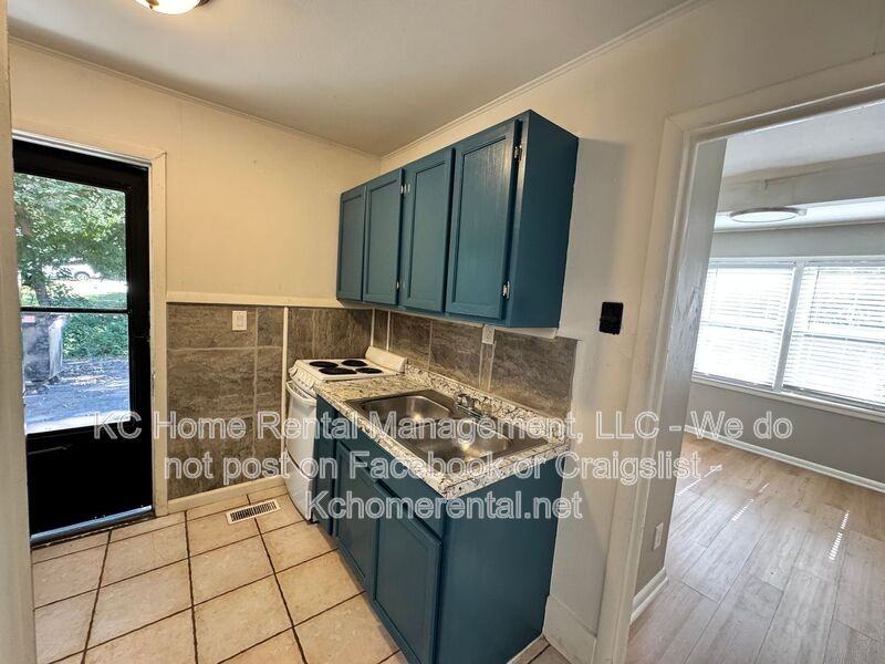 4400 Ne 46th Ter Apt 1e - Photo 4 of 13
