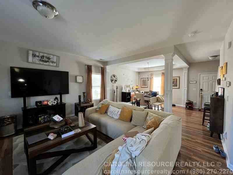 16328 Hayfield Rd - Photo 4 of 20