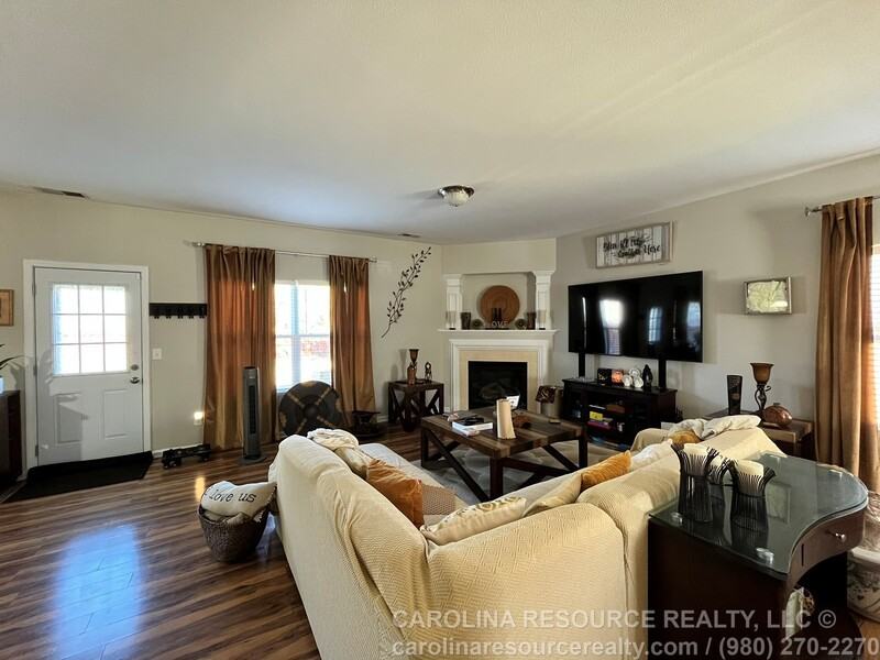 16328 Hayfield Rd - Photo 5 of 20