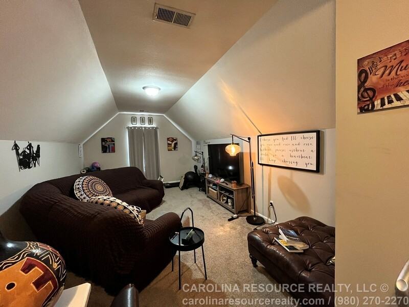 16328 Hayfield Rd - Photo 7 of 20