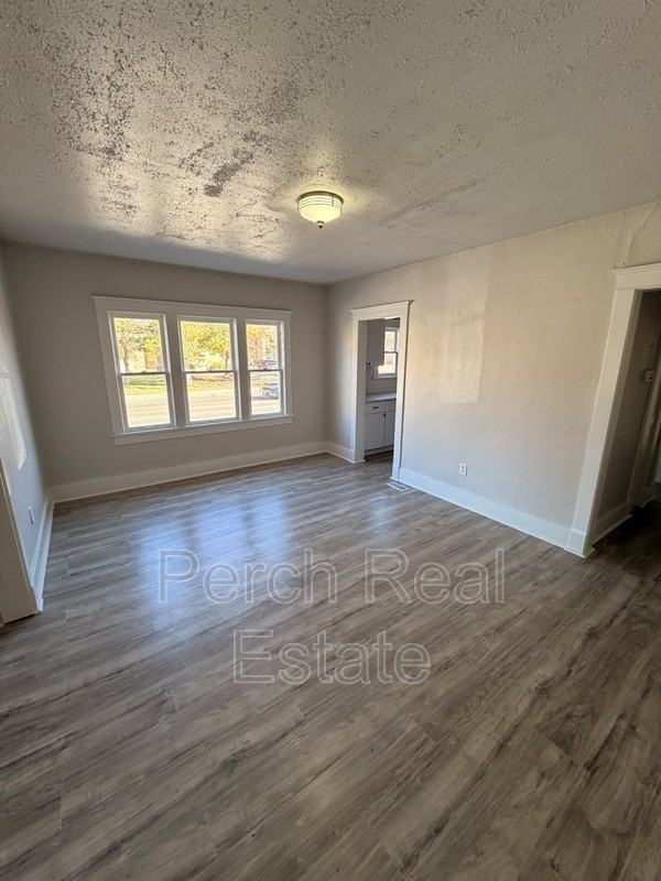 202 S 6th Ave - Photo 3 of 21