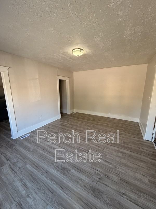 202 S 6th Ave - Photo 4 of 21
