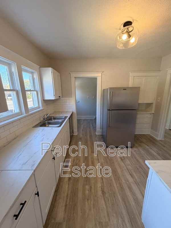202 S 6th Ave - Photo 5 of 21