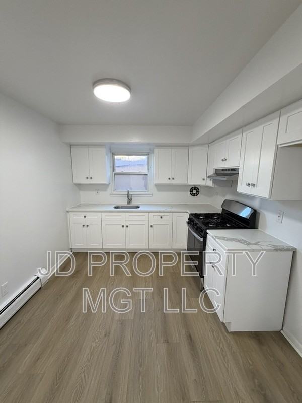 458 Walker St - Photo 3 of 7