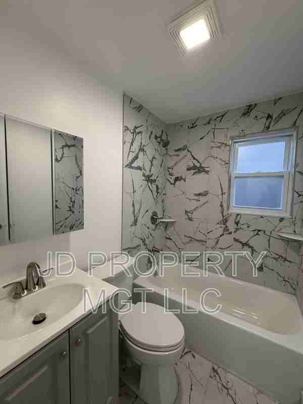 458 Walker St - Photo 7 of 7