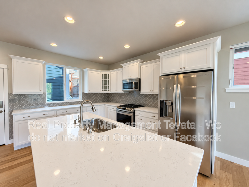 712 Blackstone Ln - Photo 4 of 22