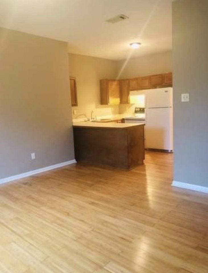 102 Smith St #C - Photo 2 of 6