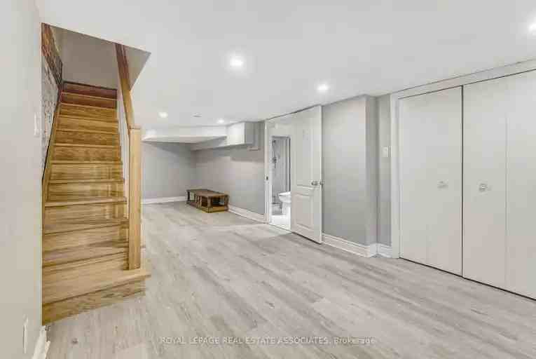 274 Ossington Ave - Photo 2 of 15