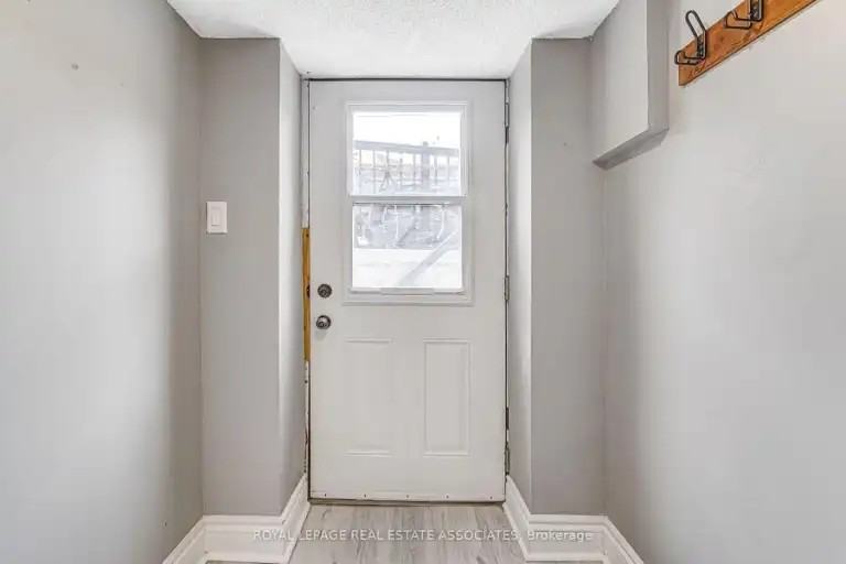274 Ossington Ave - Photo 3 of 15