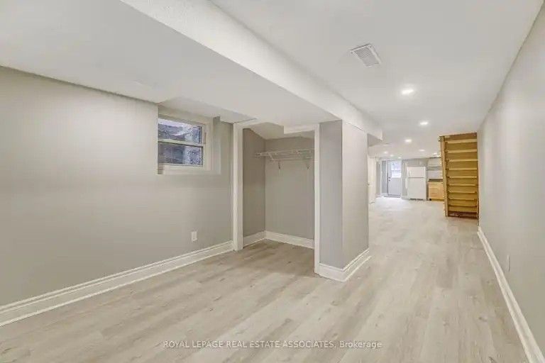 274 Ossington Ave - Photo 4 of 15