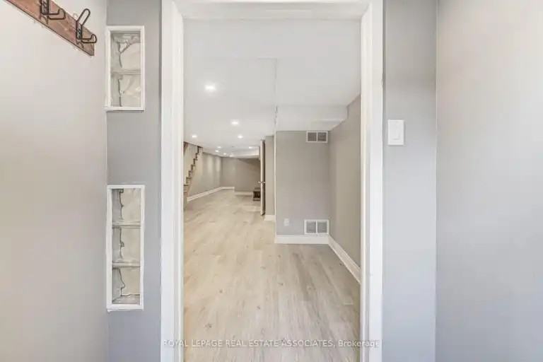 274 Ossington Ave - Photo 7 of 15