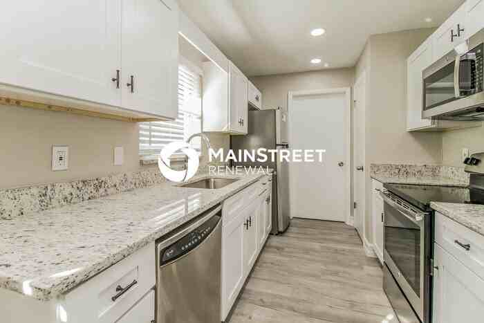 2102 Hartwell Ave - Photo 7 of 16