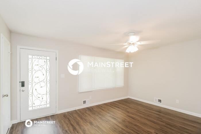 3801 Sharon Dr - Photo 3 of 16