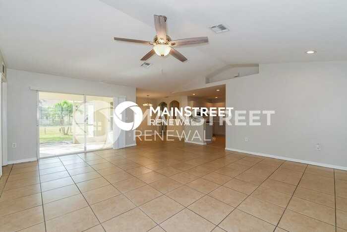 344 Ne 26th St - Photo 4 of 16