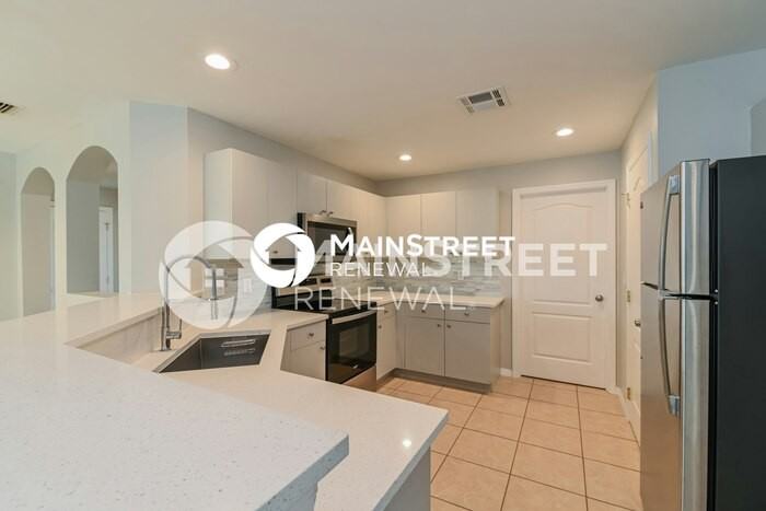344 Ne 26th St - Photo 7 of 16