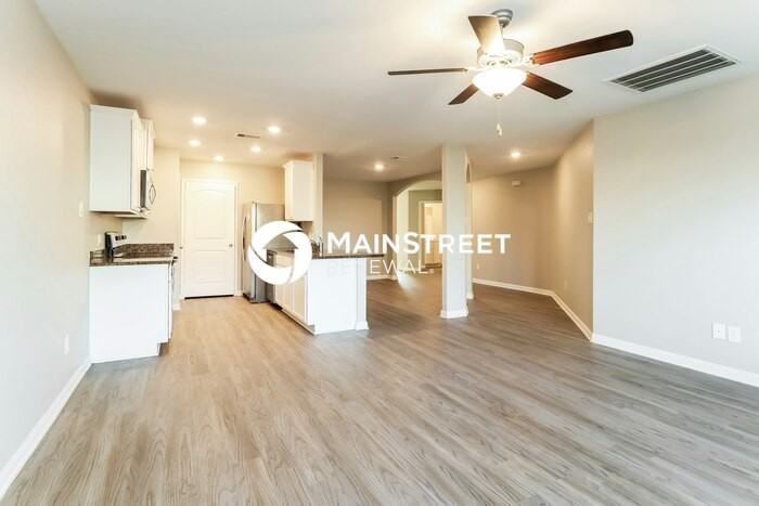 23014 Bellini Dr - Photo 3 of 16