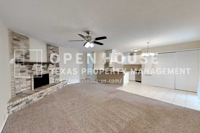 804 Rolling Ridge Dr - Photo 4 of 19