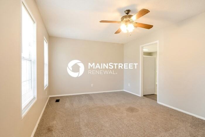 5019 Shady Grove Ln - Photo 4 of 16