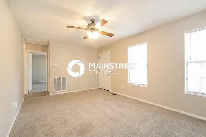 5019 Shady Grove Ln - Photo 5 of 16