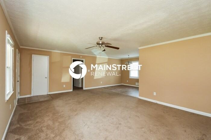 3368 Mansfield Ln - Photo 3 of 17