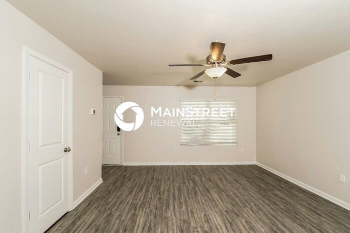 385 Farmhouse Ln - Photo 4 of 17